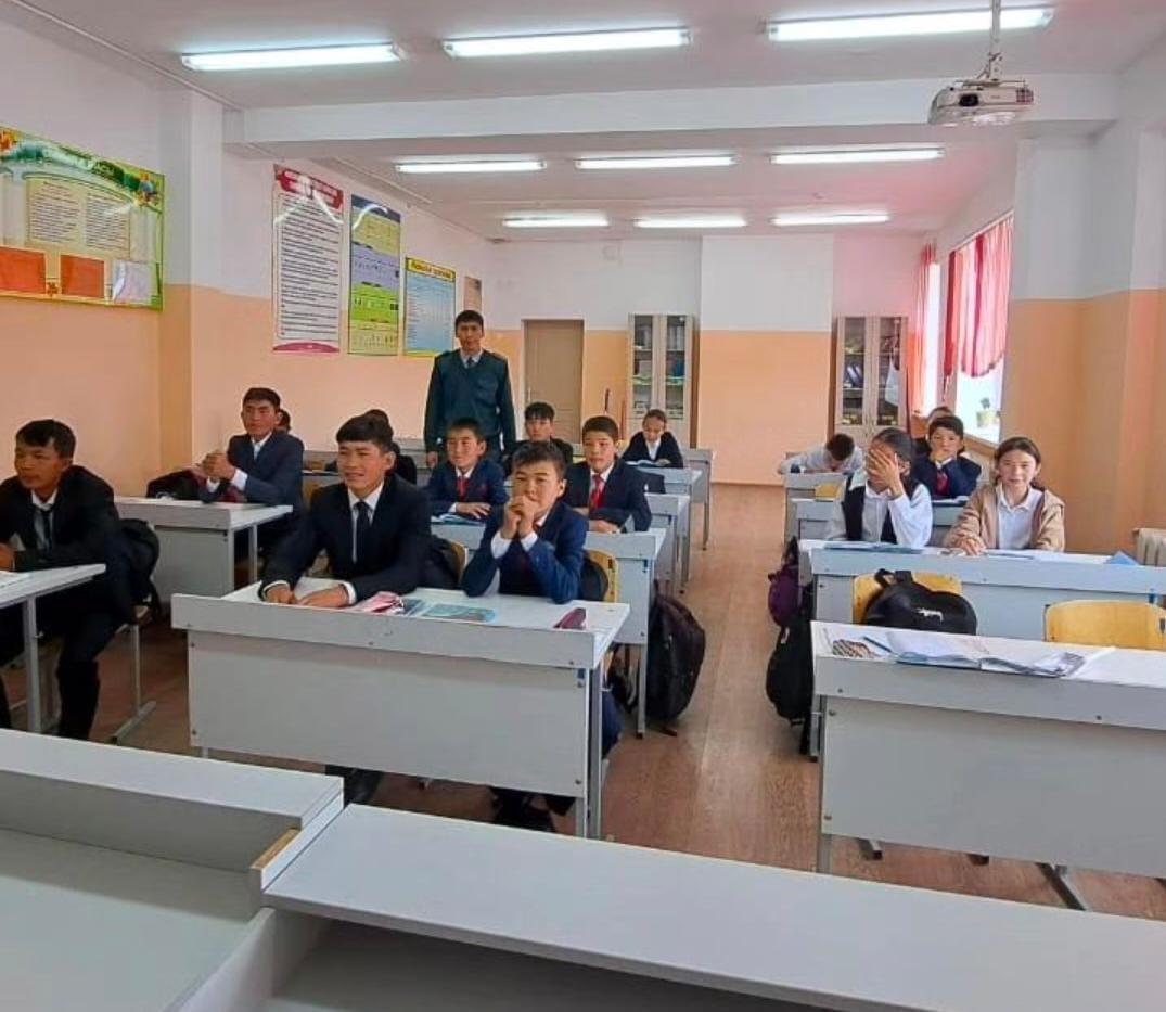 " Террористік тұрғыдан осал объектілерді әр түрлі терроризмге қарсы қорғауды ұйымдастыру "тақырыбына сәйкес техникалық қызметкерлер мен 8-11 сынып білім алушыларына нұсқаулыққа сәйкес түсіндіру жұмыстары жүргізілді.