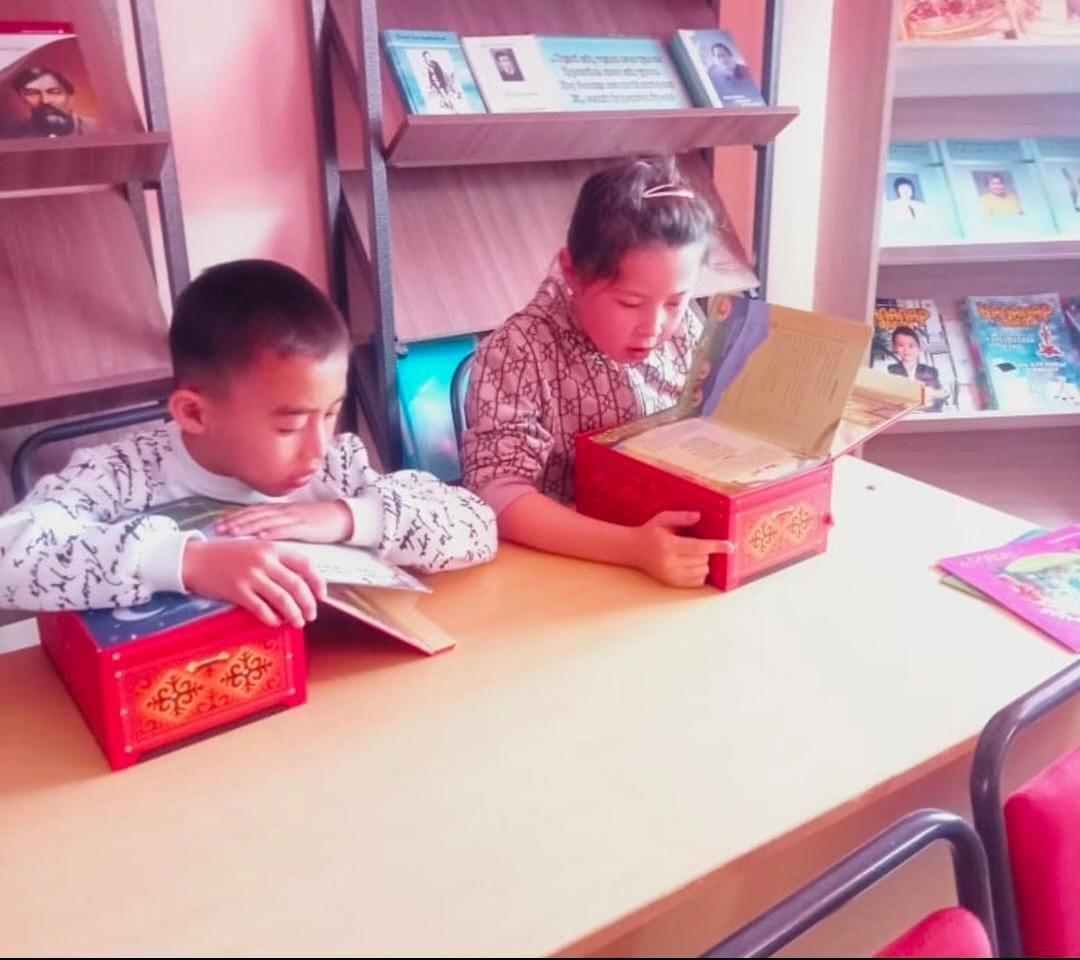 Күзгі каникул кезінде "Кел бірге оқиық" тақырыбында оқушылармен бірге әдеби кітаптар оқылды.