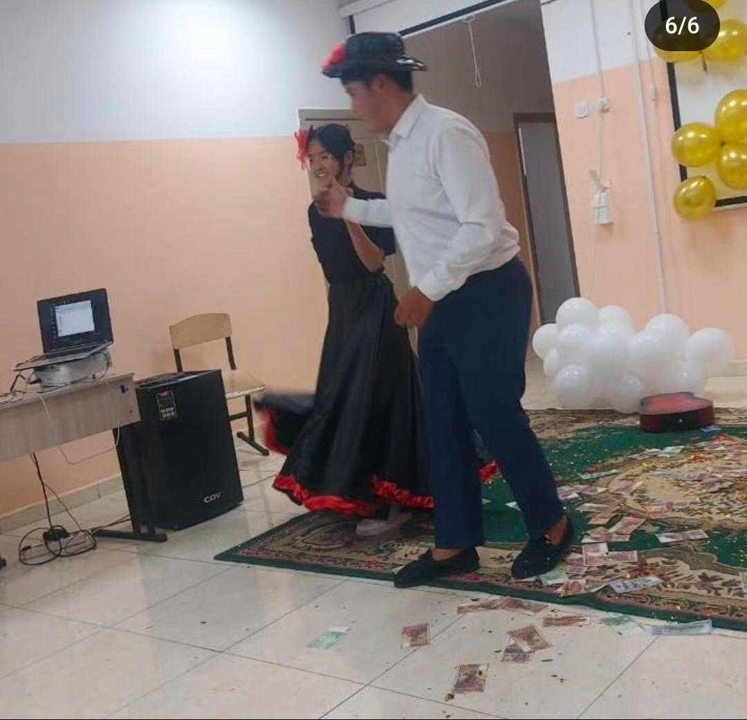 Мектебімізде  8-10 сыныптар арасында өткен "күзгі бал".