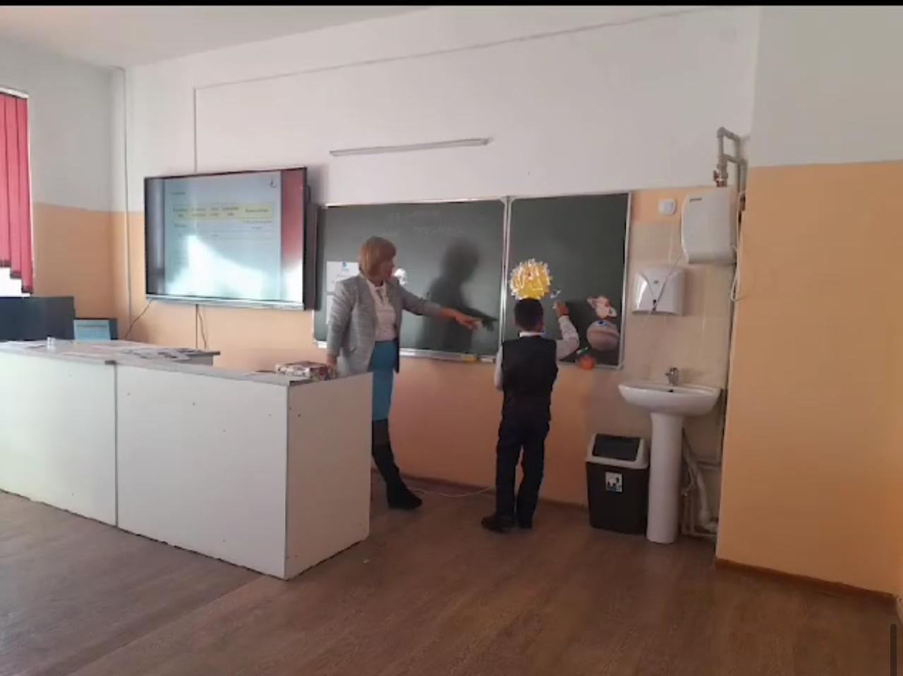 Бастауыш пән бірлестігінің онкүндік жоспары бойынша 22 қаңтар күні 2"Б" сыныбында жаратылыстану пәнінен " Ғаламшарлар қандай болады?" тақырыбында ашық сабақ болды.